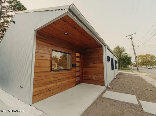 $1,350 | 700 South St Antoine Street, Unit B, Lafayette, LA 70501