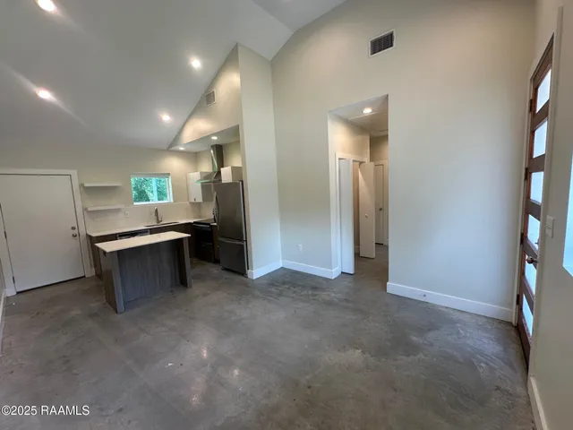 $1,350 | 700 South St Antoine Street, Unit B, Lafayette, LA 70501