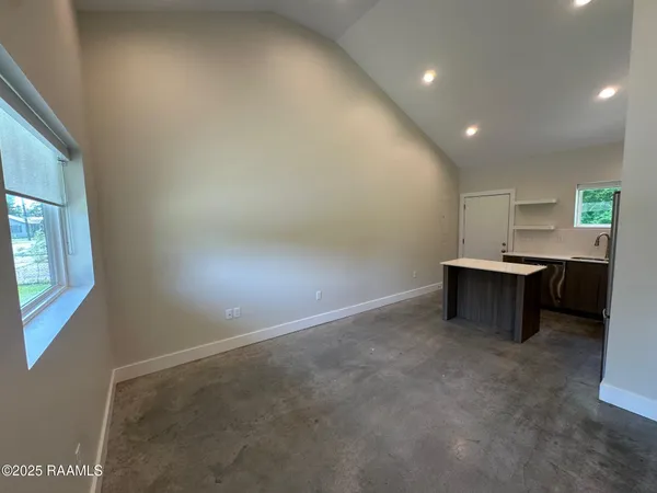 $1,299 | 700 South St Antoine Street, Unit B, Lafayette, LA 70501