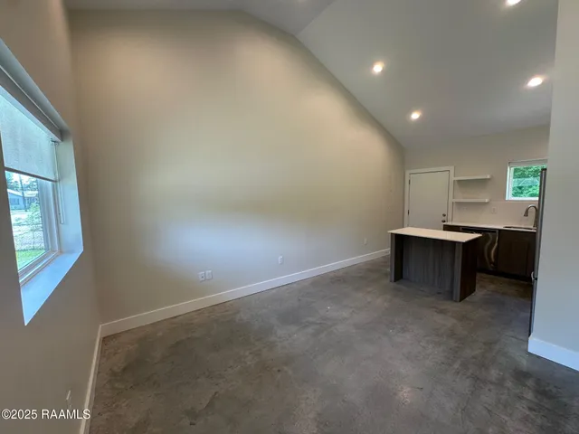 $1,350 | 700 South St Antoine Street, Unit B, Lafayette, LA 70501