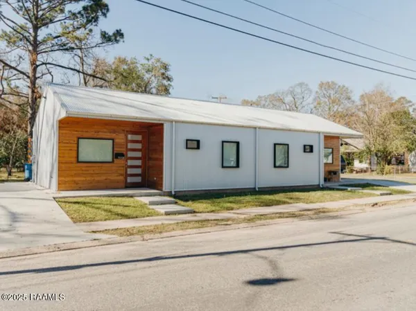 $1,299 | 700 South St Antoine Street, Unit B, Lafayette, LA 70501
