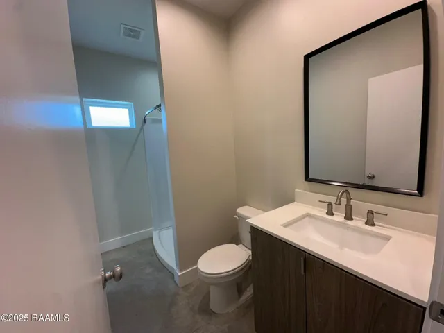 $1,350 | 700 South St Antoine Street, Unit B, Lafayette, LA 70501