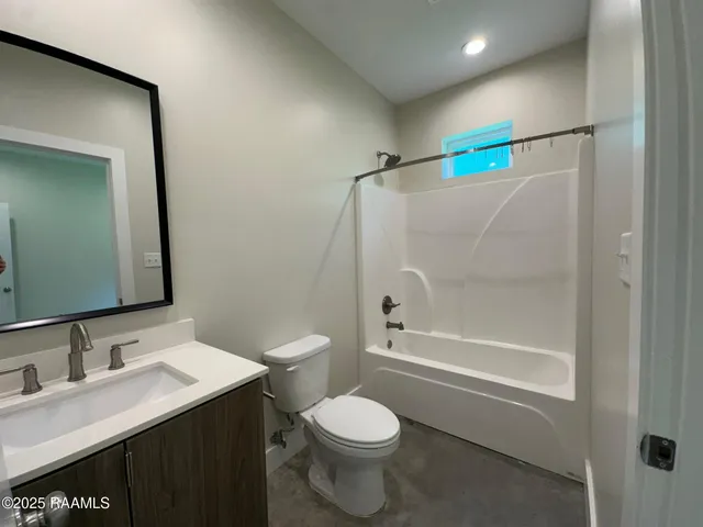 $1,350 | 700 South St Antoine Street, Unit B, Lafayette, LA 70501