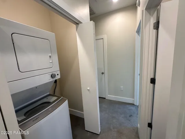 $1,350 | 700 South St Antoine Street, Unit B, Lafayette, LA 70501