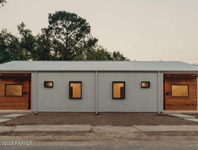 $1,350 | 700 South St Antoine Street, Unit B, Lafayette, LA 70501