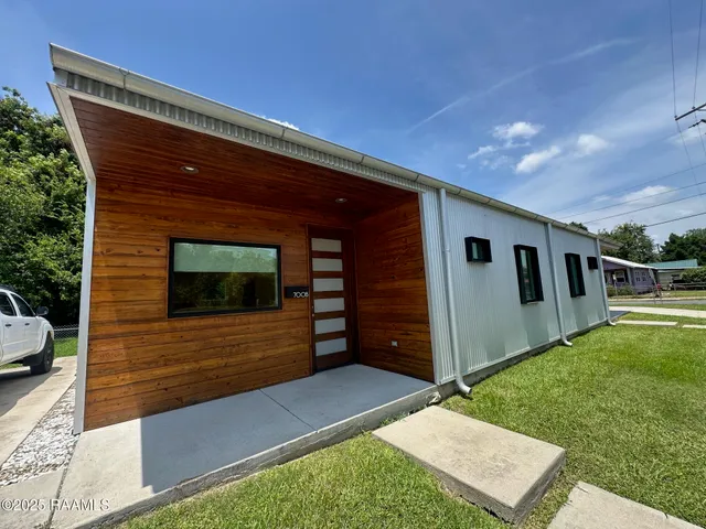 $1,350 | 700 South St Antoine Street, Unit B, Lafayette, LA 70501