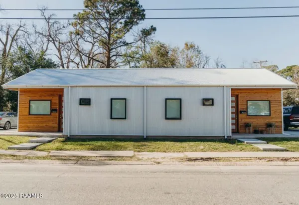 $1,299 | 700 South St Antoine Street, Unit B, Lafayette, LA 70501