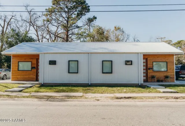 $1,350 | 700 South St Antoine Street, Unit B, Lafayette, LA 70501