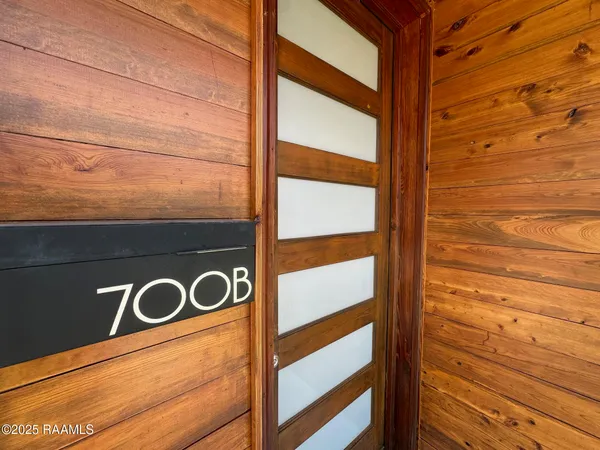 $1,299 | 700 South St Antoine Street, Unit B, Lafayette, LA 70501