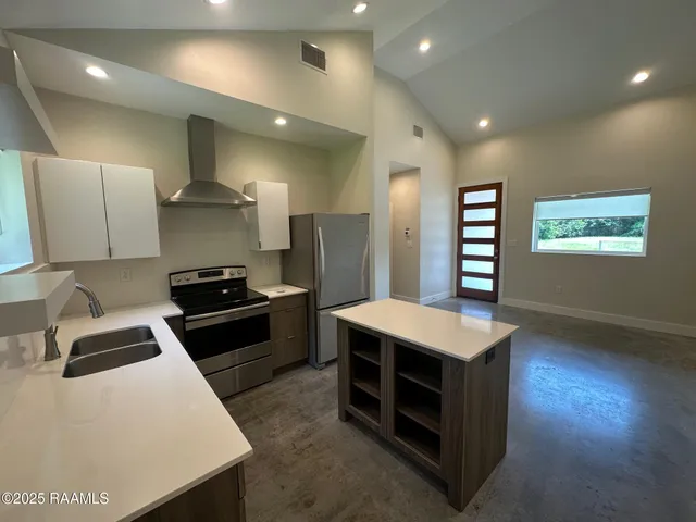 $1,350 | 700 South St Antoine Street, Unit B, Lafayette, LA 70501