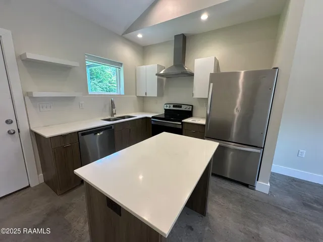 $1,350 | 700 South St Antoine Street, Unit B, Lafayette, LA 70501