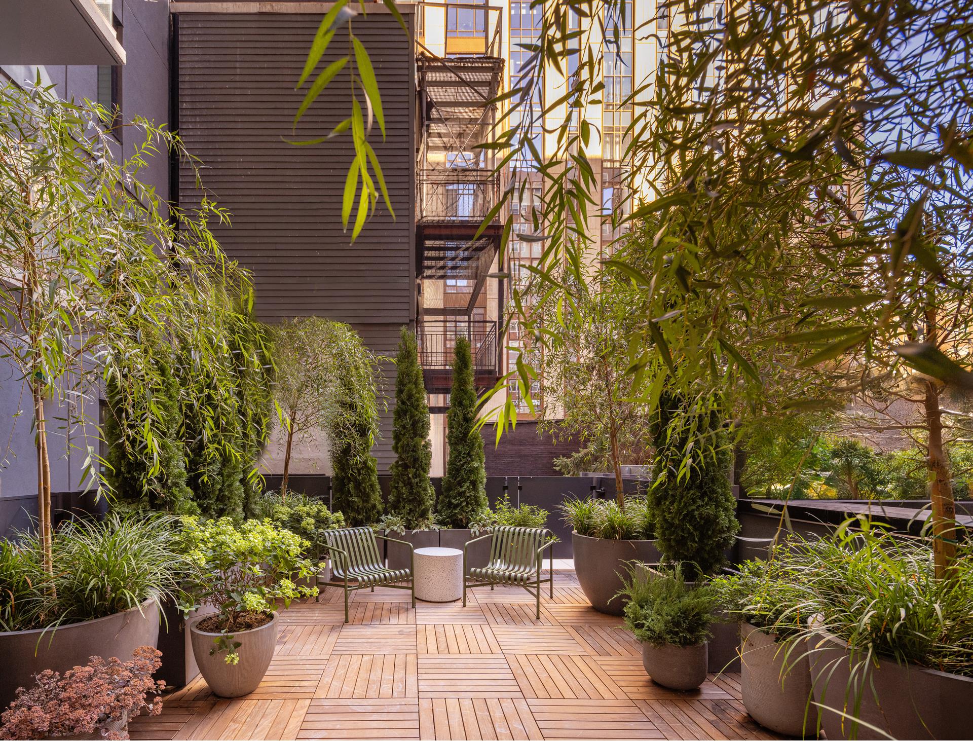 200 East 20th Street, Unit PHA Manhattan, NY 10003 - Photo 14 of 15 a view of a building with sitting area