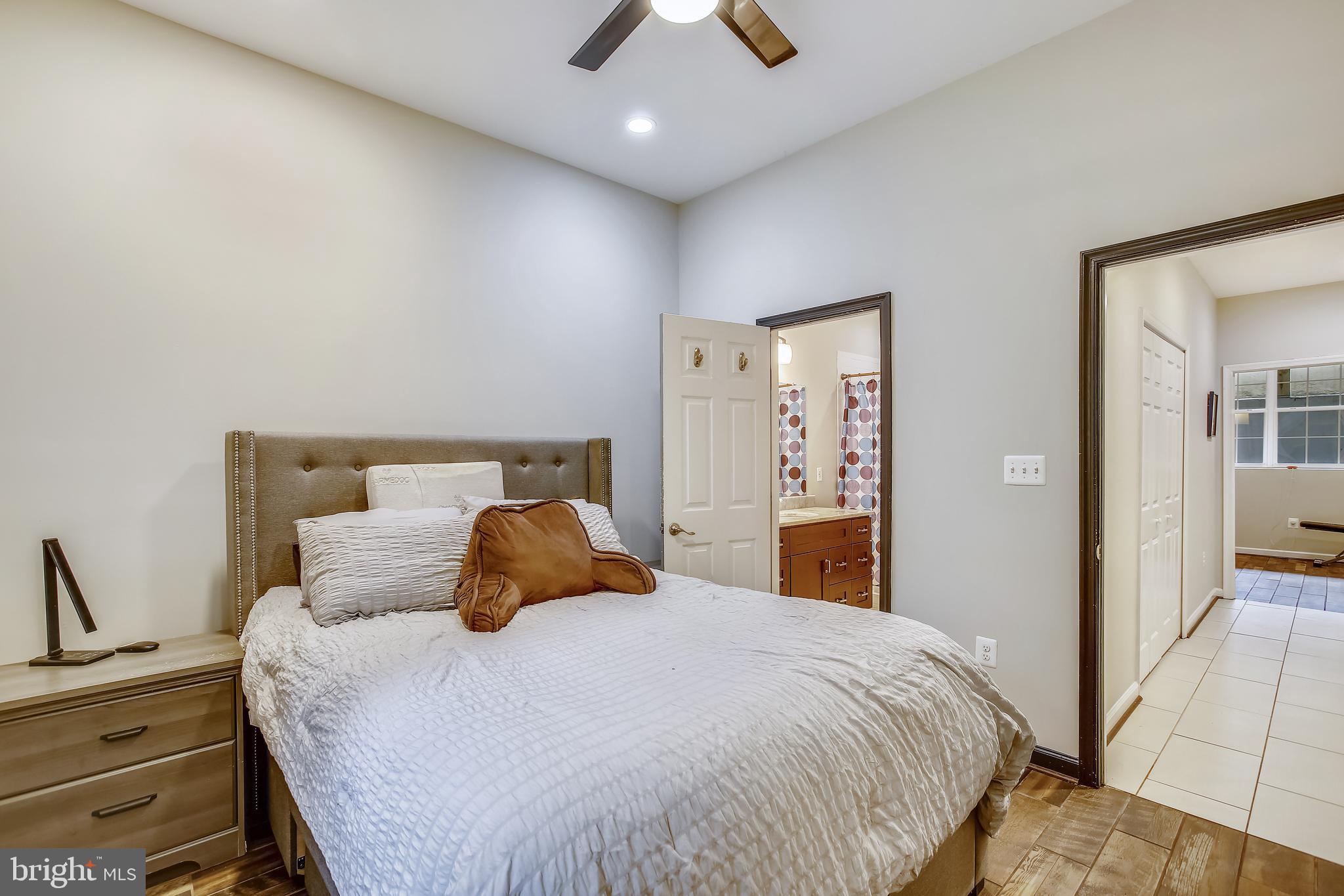 218 20th Street Northeast, Unit 1 Washington, DC 20002 - Photo 16 of 28 Amazing 10' ceilings!