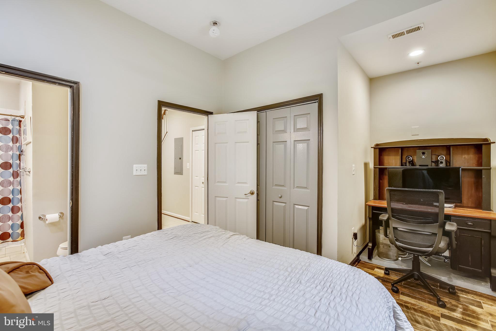 218 20th Street Northeast, Unit 1 Washington, DC 20002 - Photo 18 of 28 Even a nook for WFH!