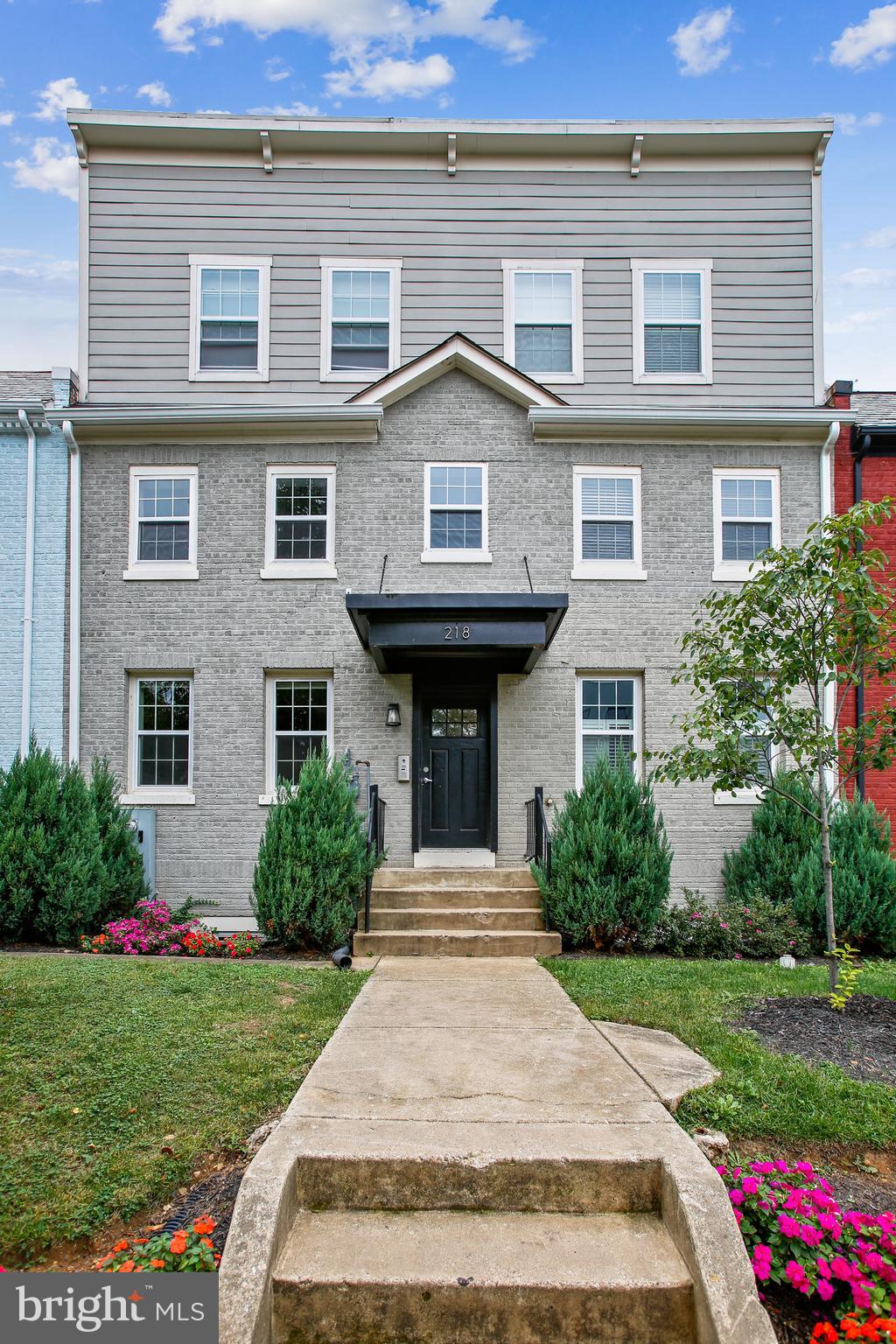 218 20th Street Northeast, Unit 1 Washington, DC 20002 - Photo 3 of 28 Come on in!