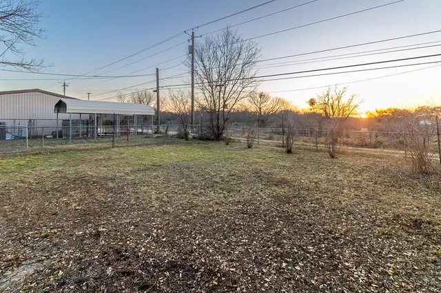 a view of a yard in front of a house