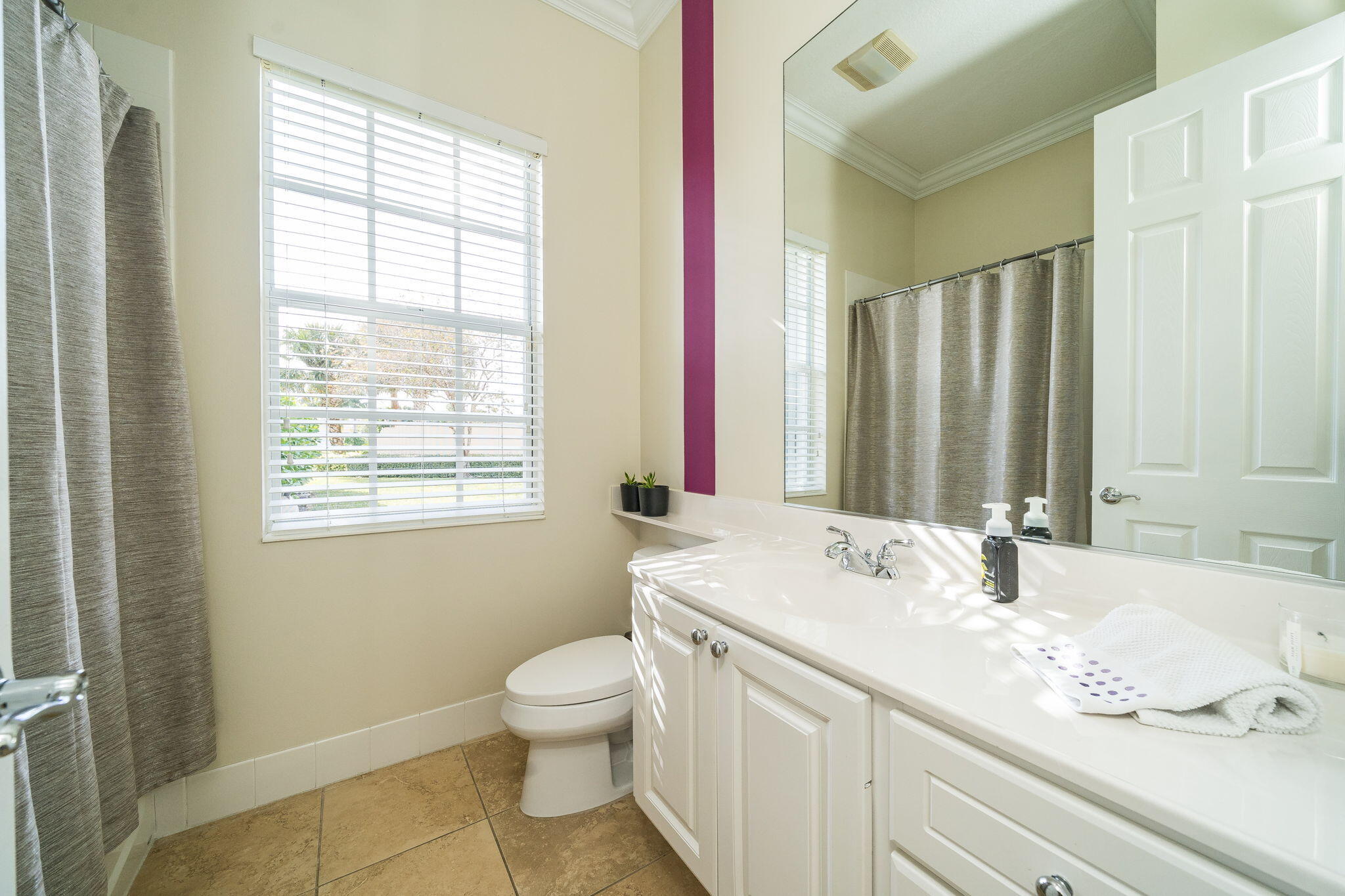 8336 Yorke Road Wellington, FL 33414 - Photo 21 of 47 Guest bathroom