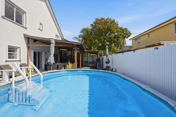 $784,900 | 18811 Northwest 80th Avenue, Hialeah, FL 33015