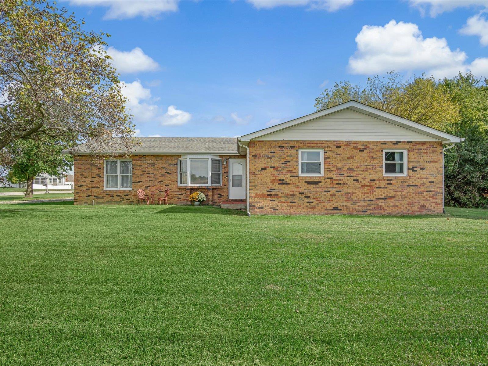 8408 Country Lane Troy, IL 62294 - Photo 1 of 25