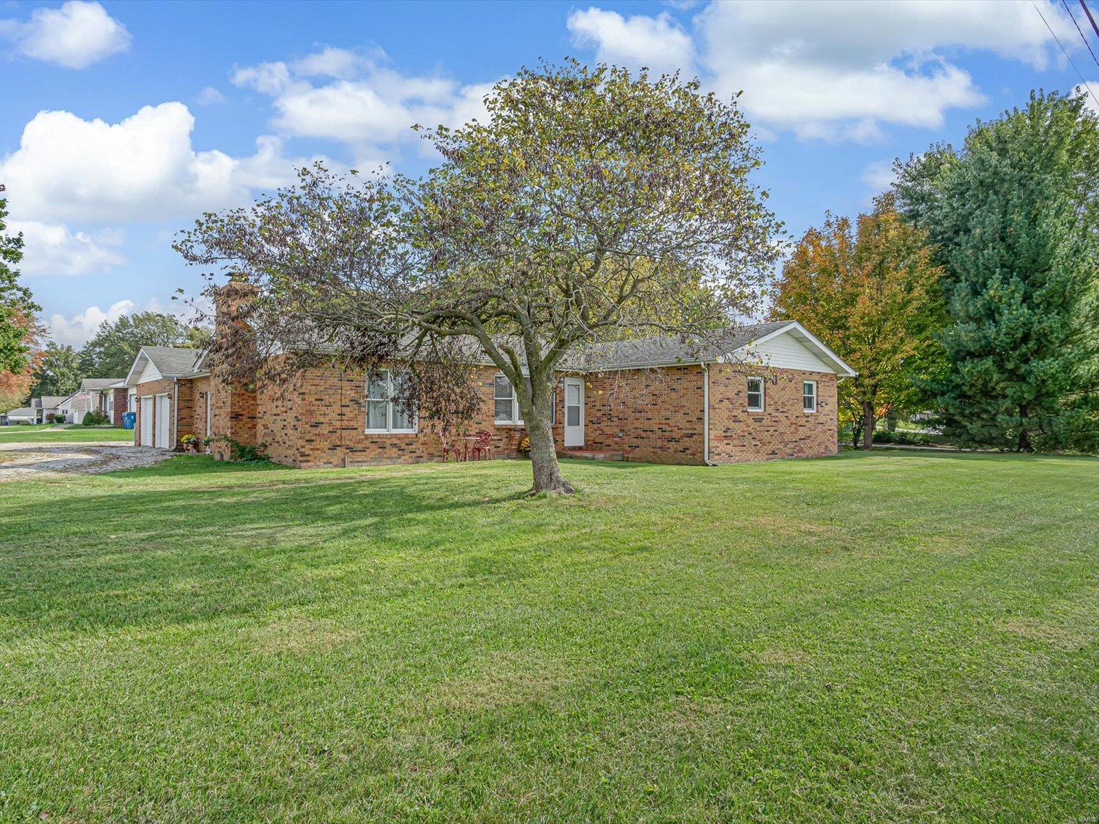 8408 Country Lane Troy, IL 62294 - Photo 2 of 25