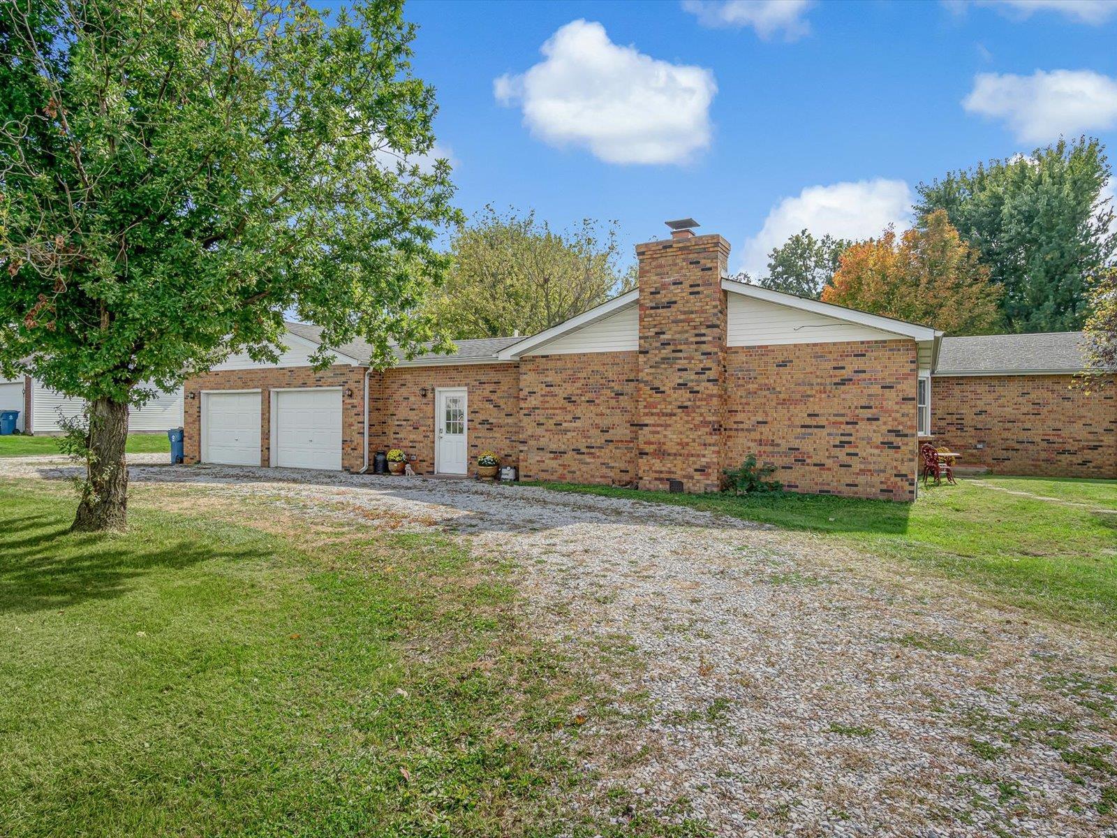 8408 Country Lane Troy, IL 62294 - Photo 3 of 25