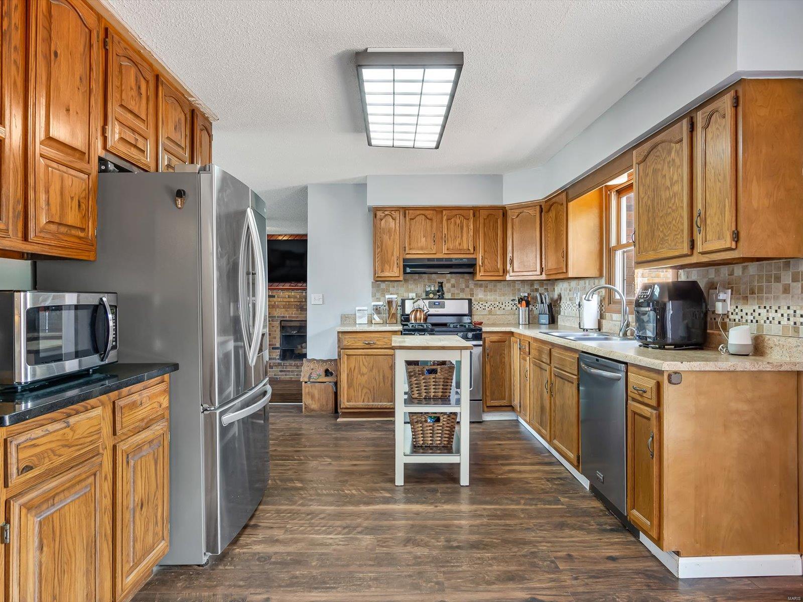 8408 Country Lane Troy, IL 62294 - Photo 9 of 25