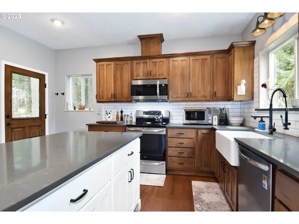 $900,000 | 26840 South Skinner Road, Estacada, OR 97023
