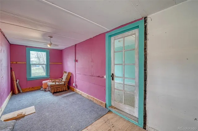 a view of a houses with a yard