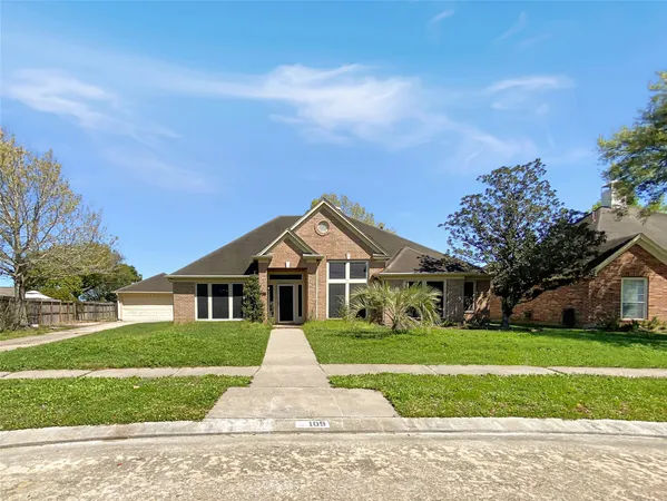 $275,000 | 109 Smokey Lake Lane, Dickinson, TX 77539