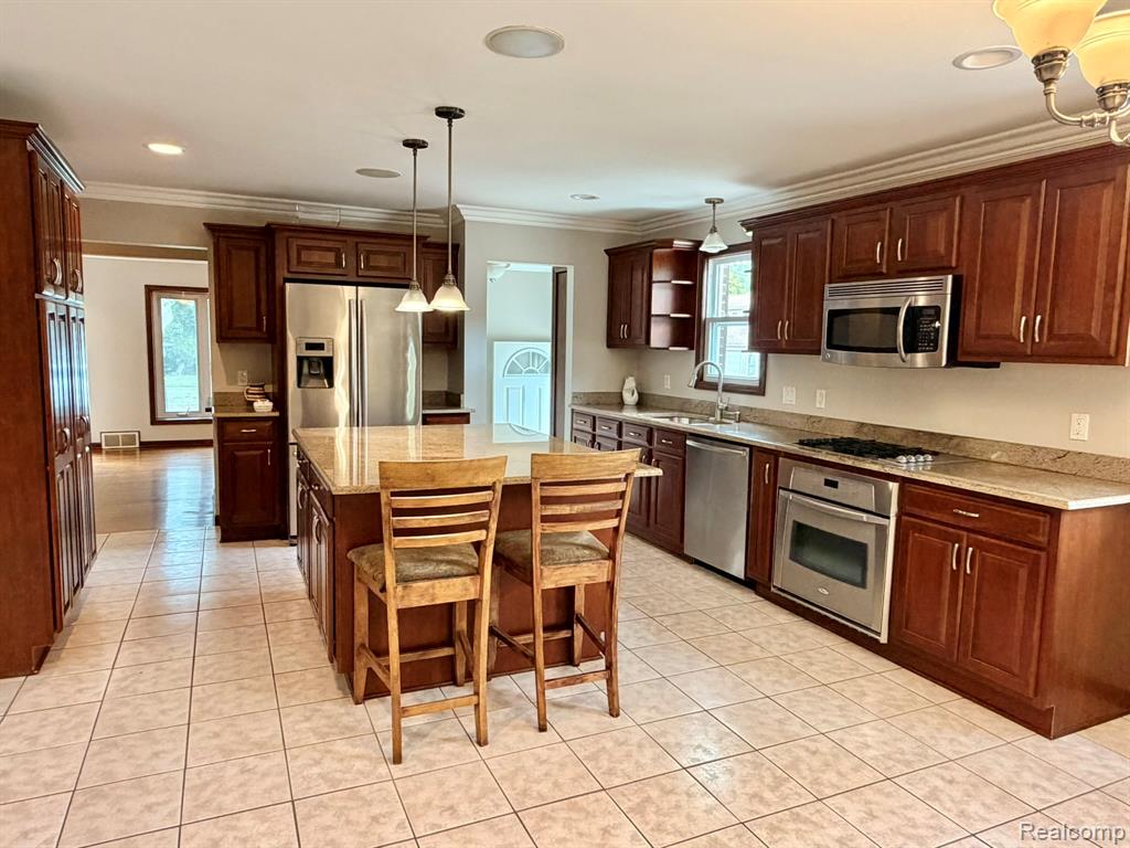 2111 Earlmont Road Berkley, MI 48072 - Photo 7 of 27