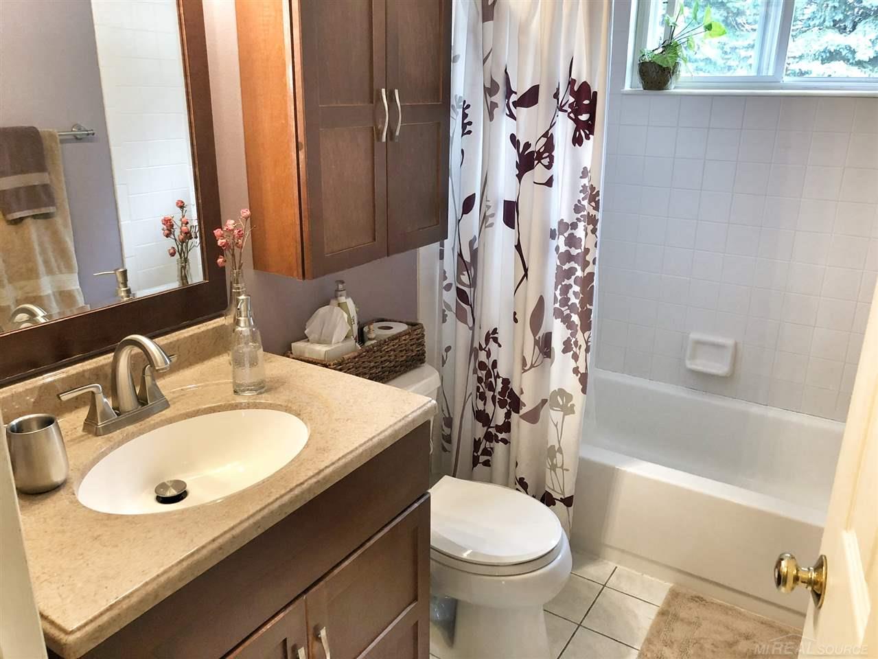 18548 Snow Road Fraser, MI 48026 - Photo 9 of 13