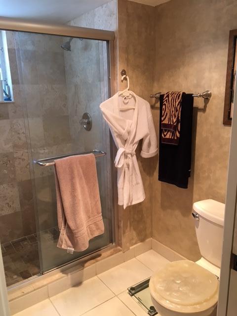 5340 Northwest 2nd Avenue, Unit 230 Boca Raton, FL 33487 - Photo 13 of 14 jack-n-jill bath