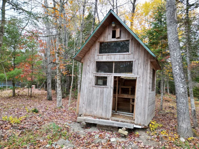 $99,900 | 20 Oake Lane, Howland, ME 04448