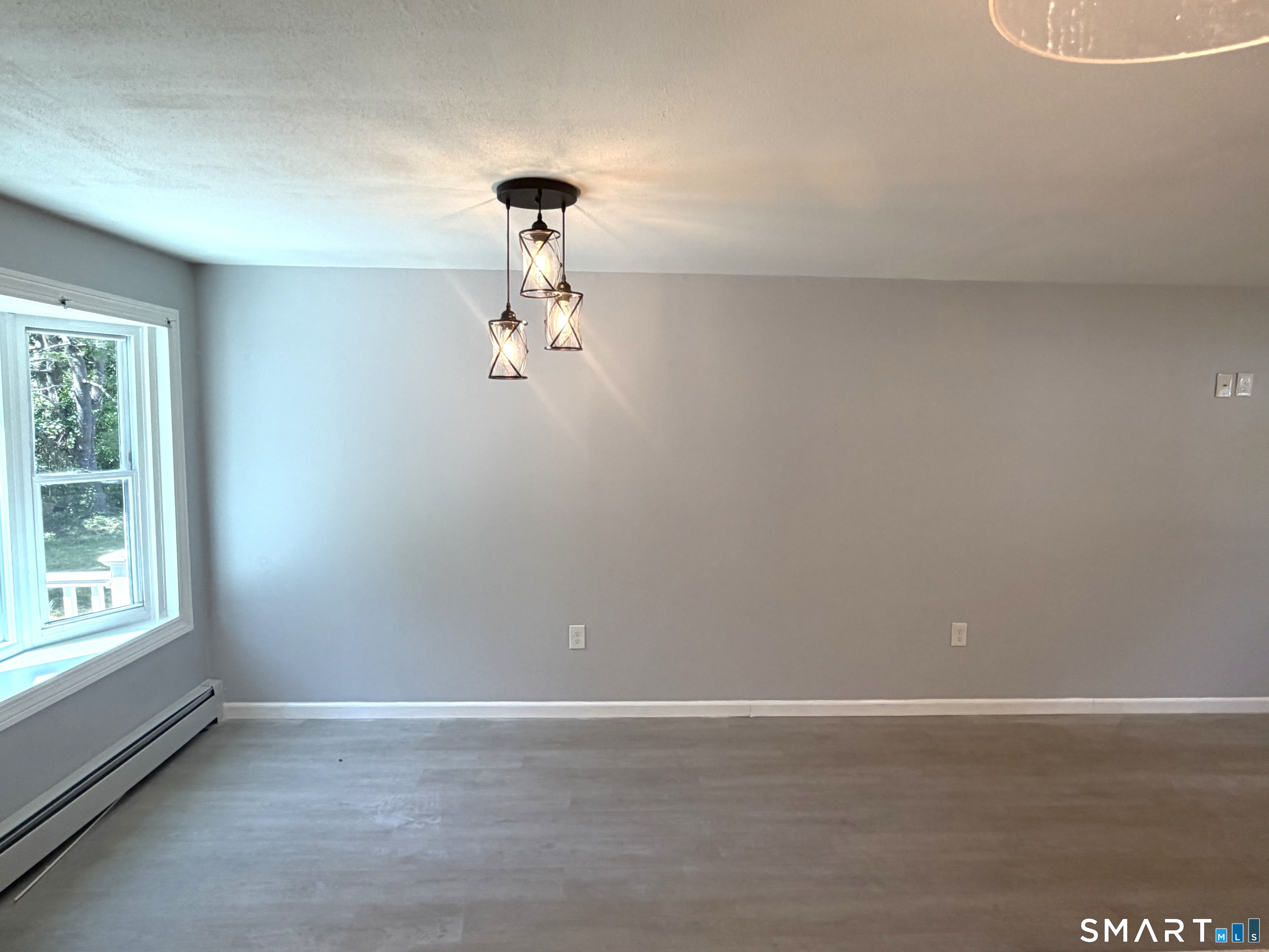 31 Forest Lane Bloomfield, CT 06002 - Photo 5 of 12 Dining area