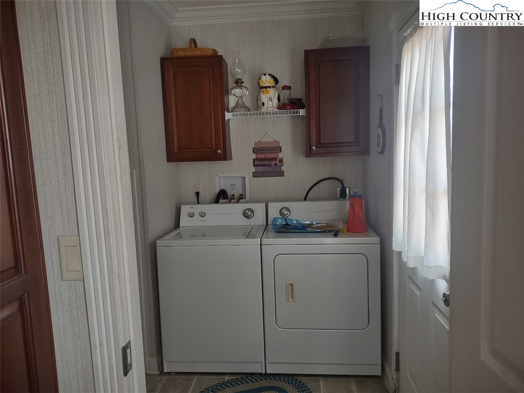 1407 Barrett Road Ennice, NC 28623 - Photo 11 of 24 a utility room with dryer and washer