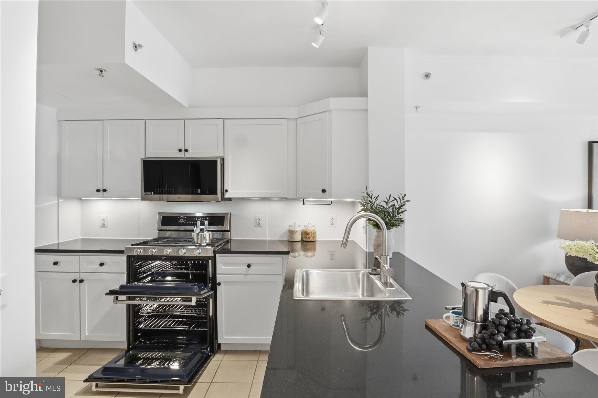 631 D Street Northwest, Unit 1227 Washington, DC 20004 - Photo 4 of 58