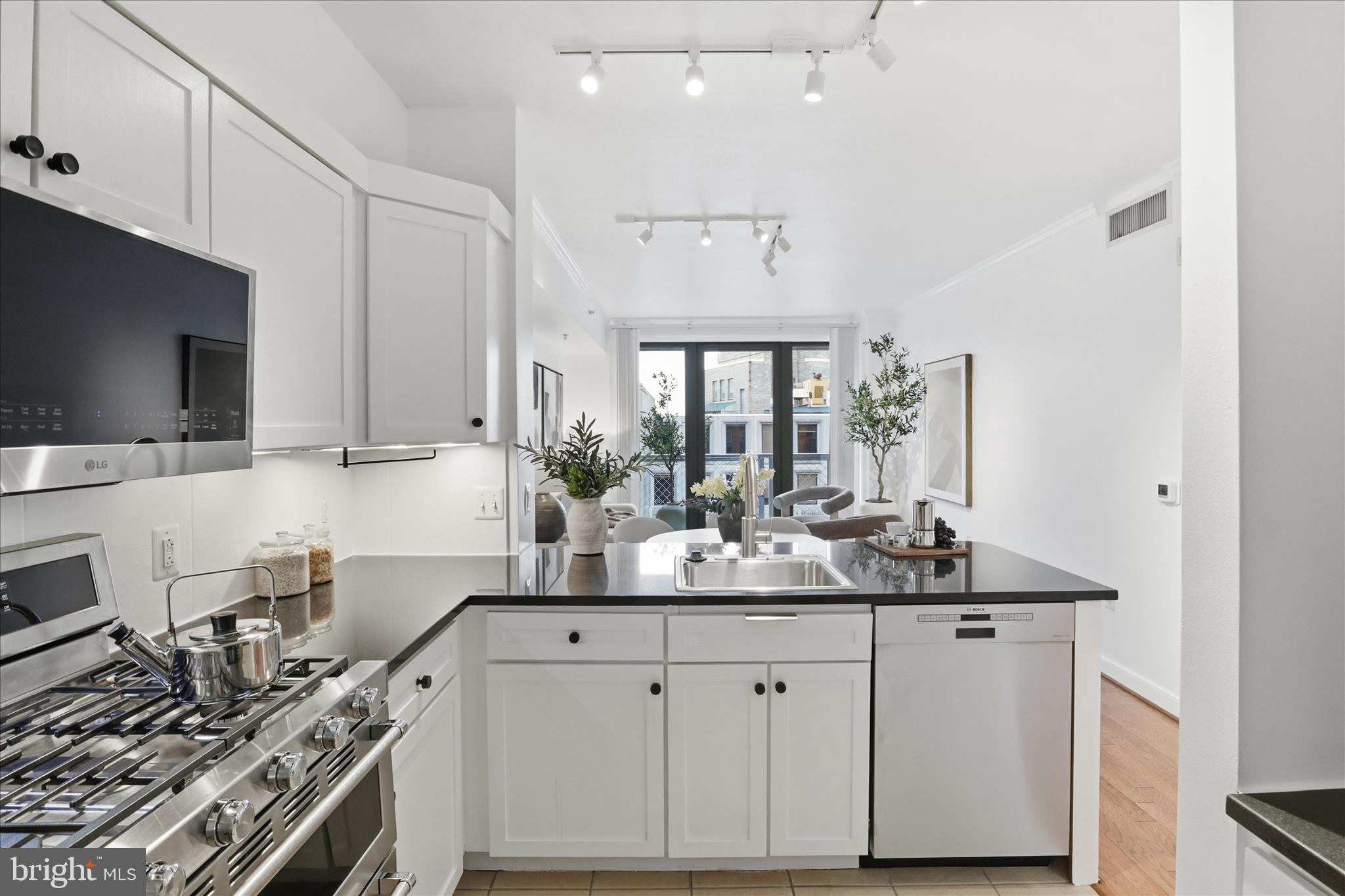 631 D Street Northwest, Unit 1227 Washington, DC 20004 - Photo 6 of 58