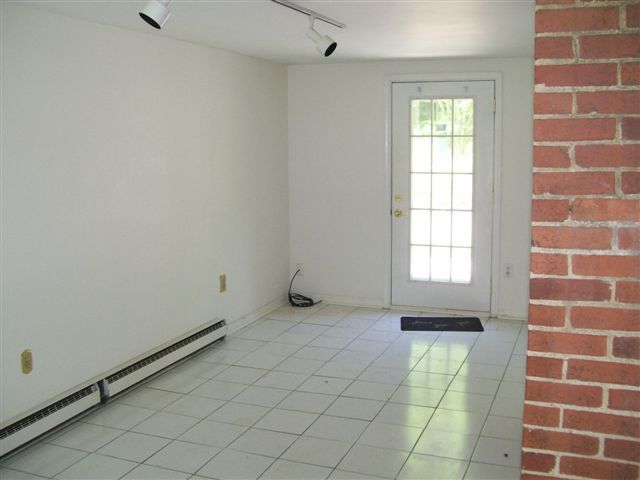 Room between garage and house