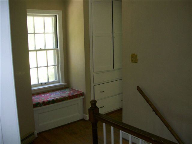 3539 Pinevale Road Roanoke, VA 24018 - Photo 8 of 9 Bench and Built ins in Upper hall