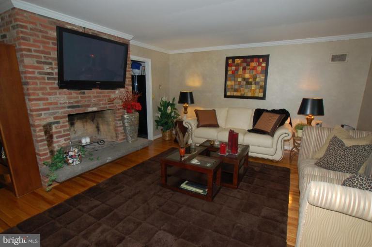 958 Melvin Road Annapolis, MD 21403 - Photo 13 of 29 Family Room #2