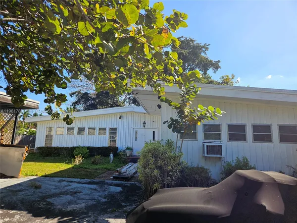 $430,000 | 4610 Southwest 55th Avenue, Davie, FL 33314