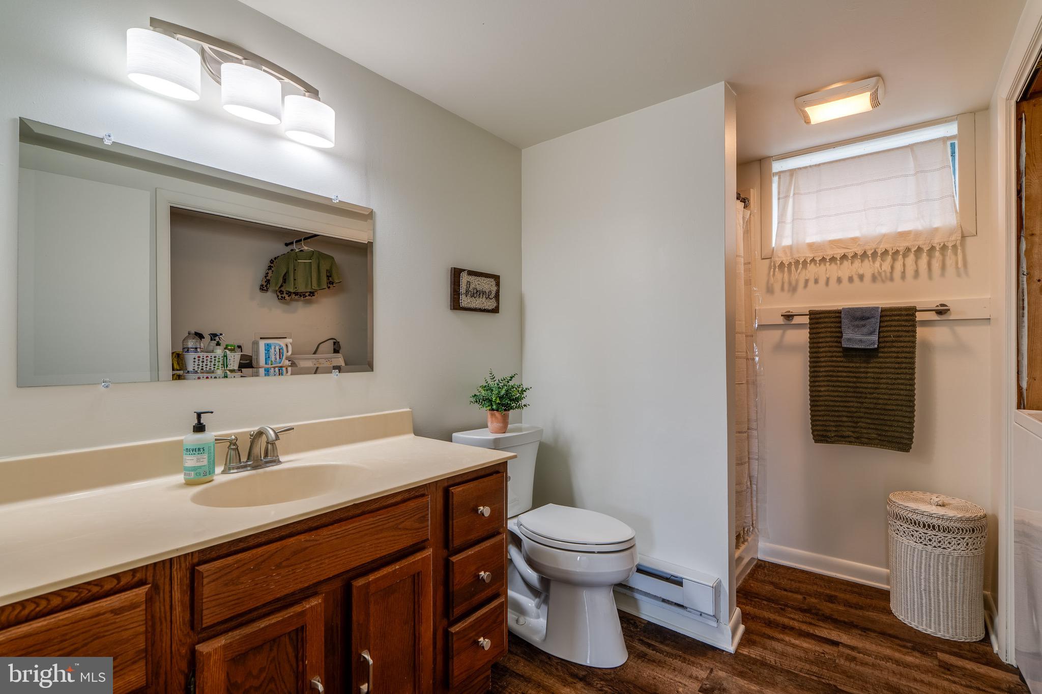 17 Briarcliff Road Elizabethtown, PA 17022 - Photo 27 of 47 Full bath off mudroom with laundry