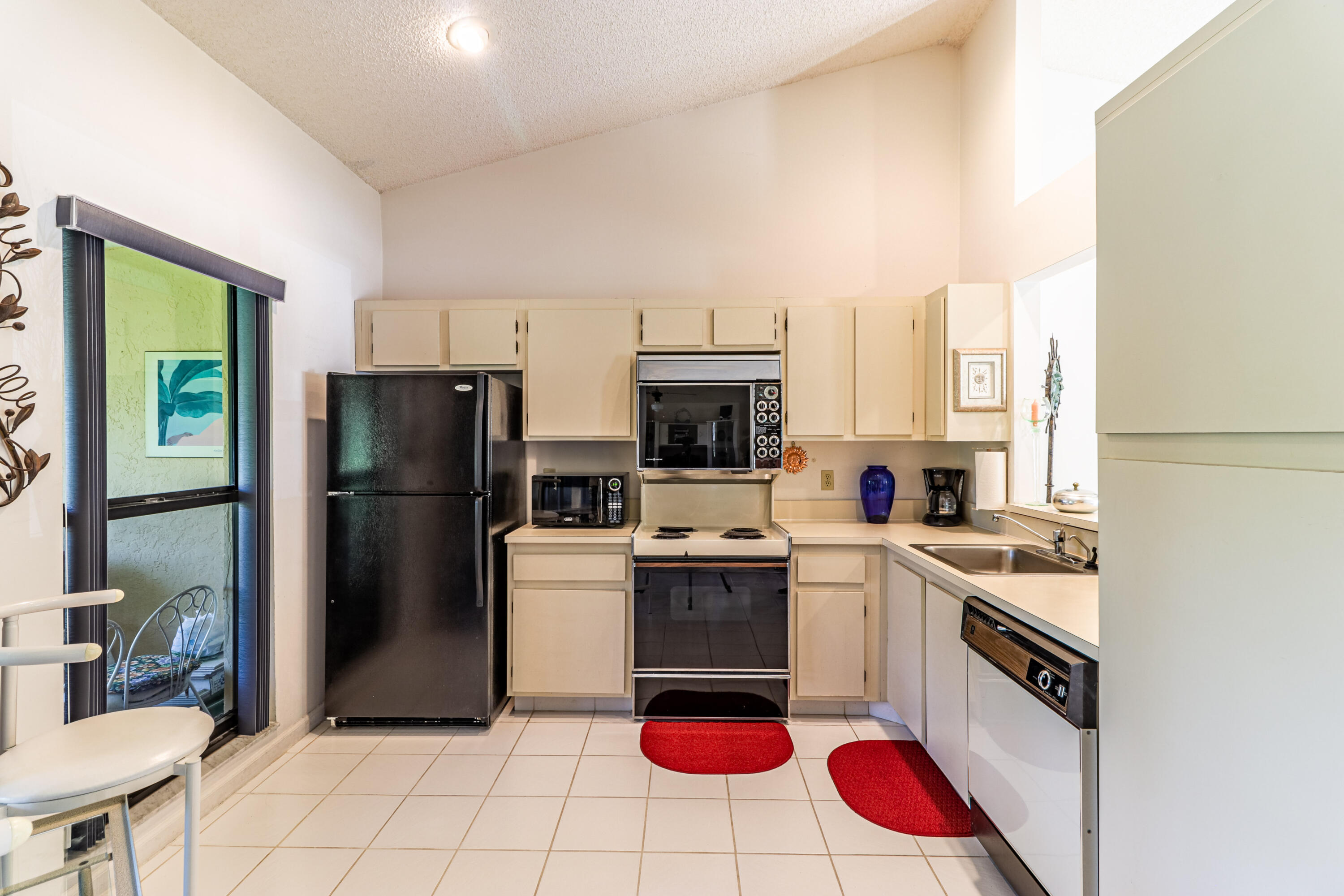 9262 Ketay Circle Boca Raton, FL 33428 - Photo 12 of 25 Kitchen