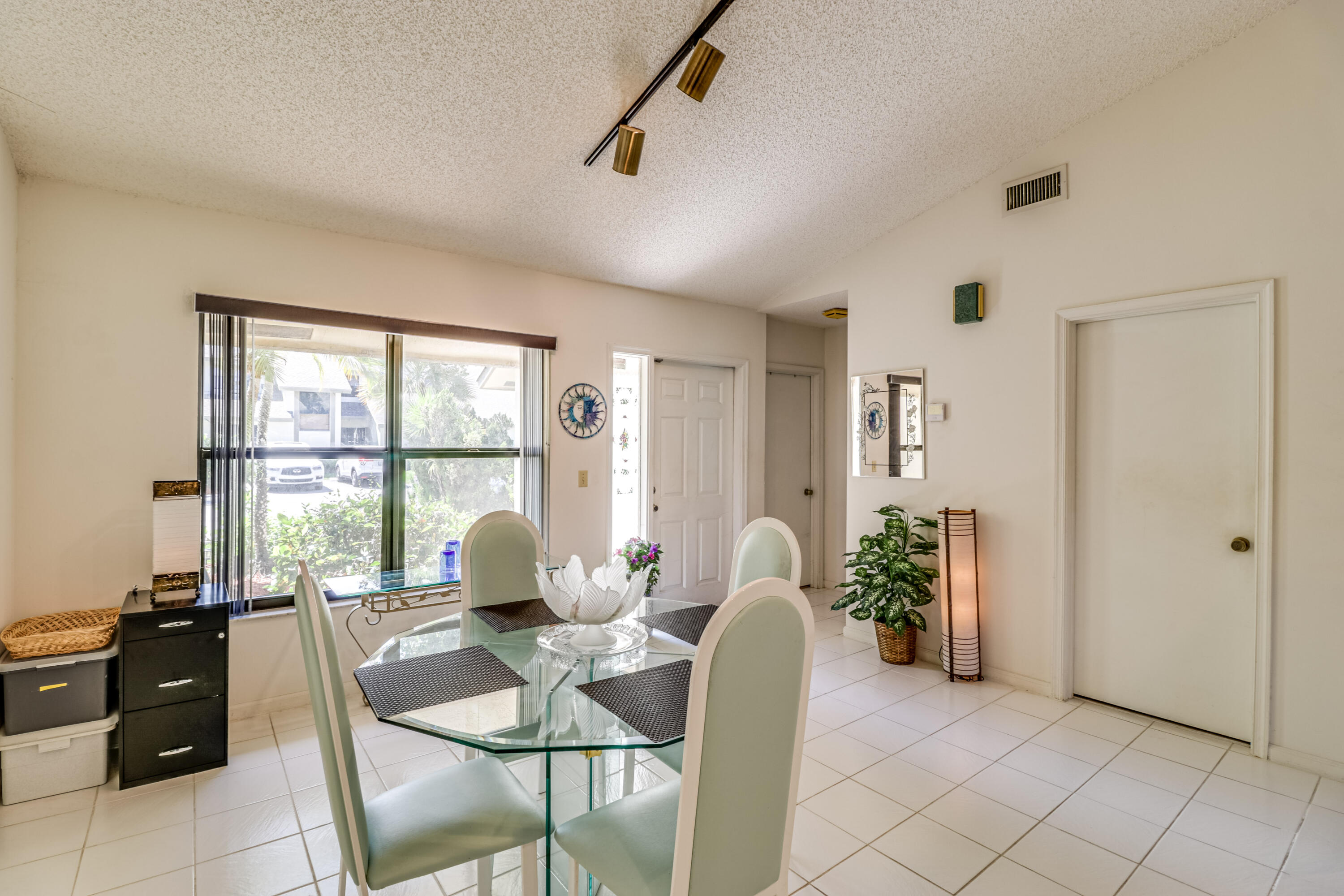 9262 Ketay Circle Boca Raton, FL 33428 - Photo 4 of 25 Bright dining