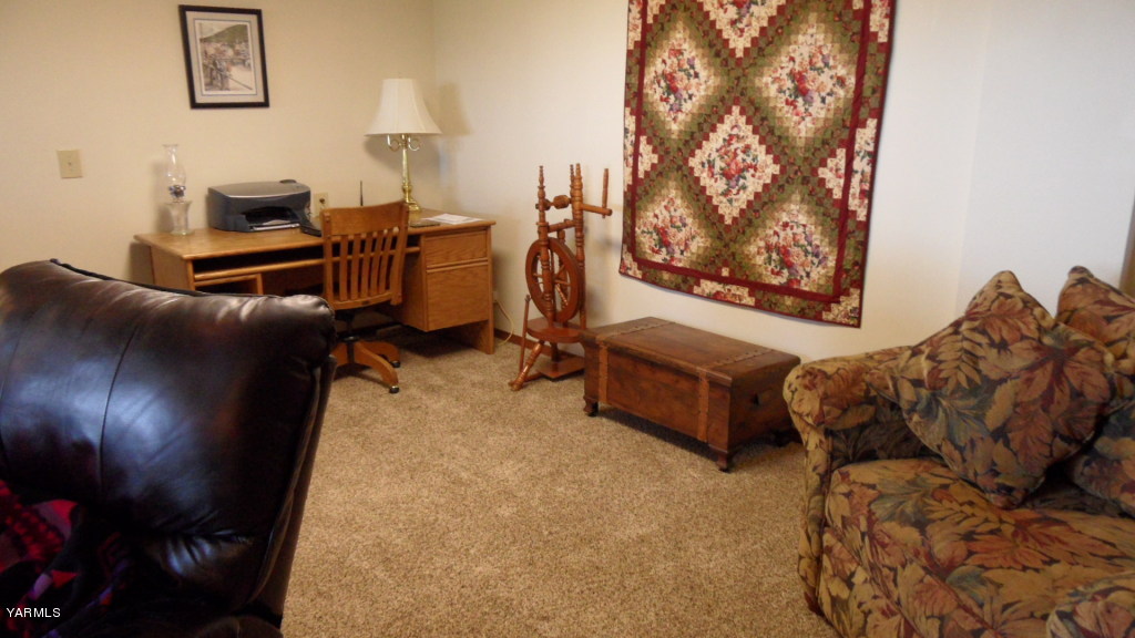 211 East Duffield Road Moxee, WA 98936 - Photo 19 of 34 a living room with furniture and a flat screen tv