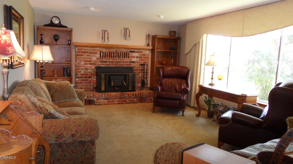 211 East Duffield Road Moxee, WA 98936 - Photo 8 of 34 a living room with furniture a large window and a fireplace