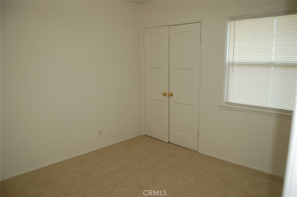 655 West Grove Street Rialto, CA 92376 - Photo 15 of 31