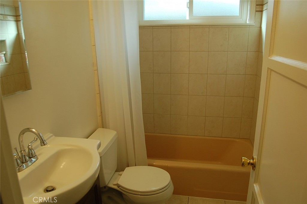 655 West Grove Street Rialto, CA 92376 - Photo 18 of 31