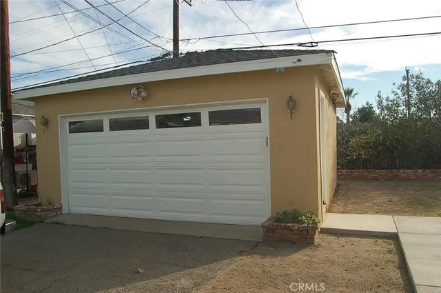 $2,695 | 655 West Grove Street, Rialto, CA 92376