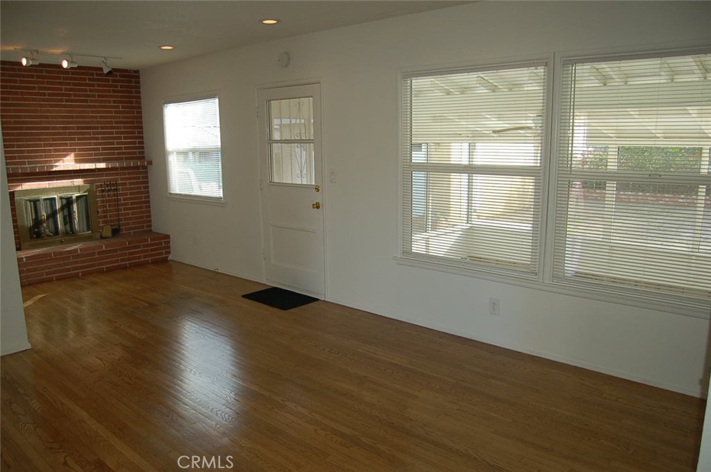 655 West Grove Street Rialto, CA 92376 - Photo 8 of 31